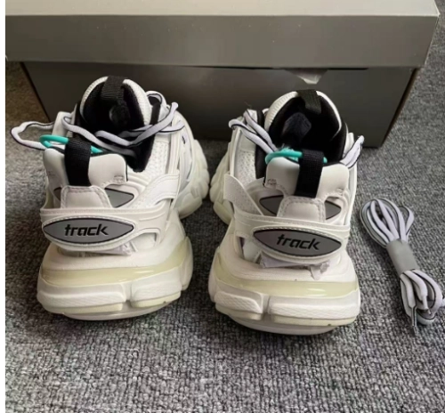 Balenciaga Track White Black 542023 W3AC1 9010 (LED) review 