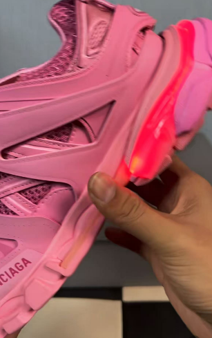 Balenciaga Track Pulm Red  542436 W1GB7 2013 (LED) review Audrey