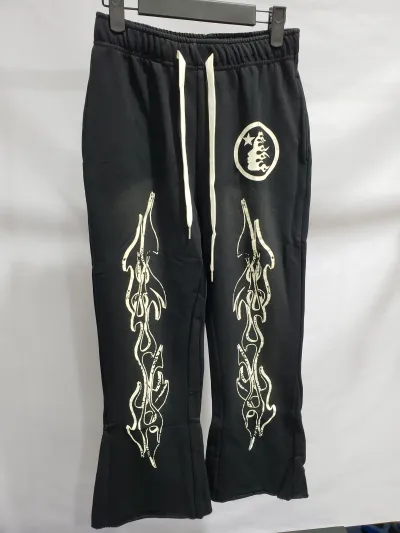 Hellstar Studios Flare Sweatpants Black review Carlos Carmona 01
