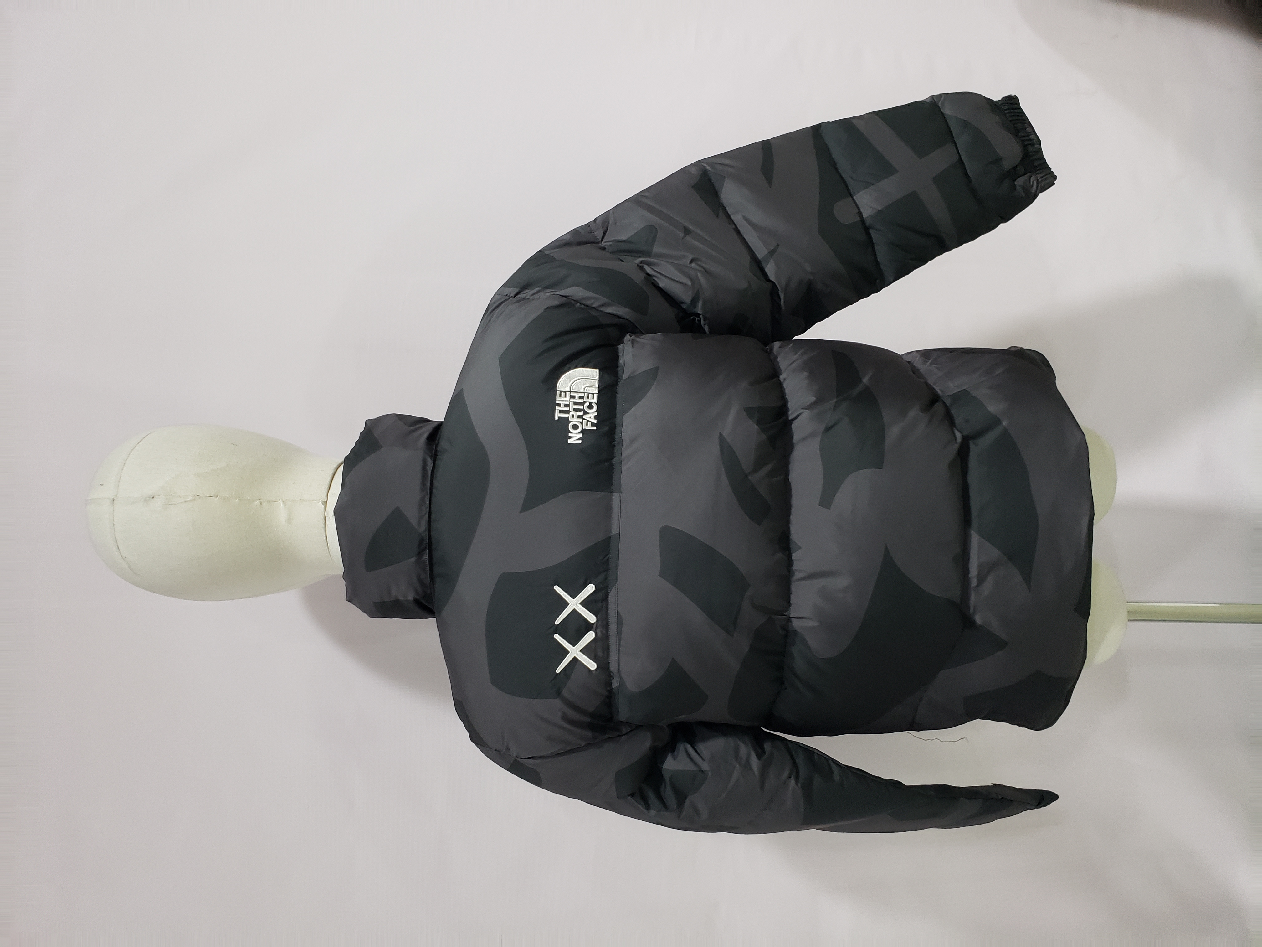 THE NORTH FACETNF X KAWS 'PROJECT X' RETRO 1996 NUPTSE JACKET review Benito De La Torre 03