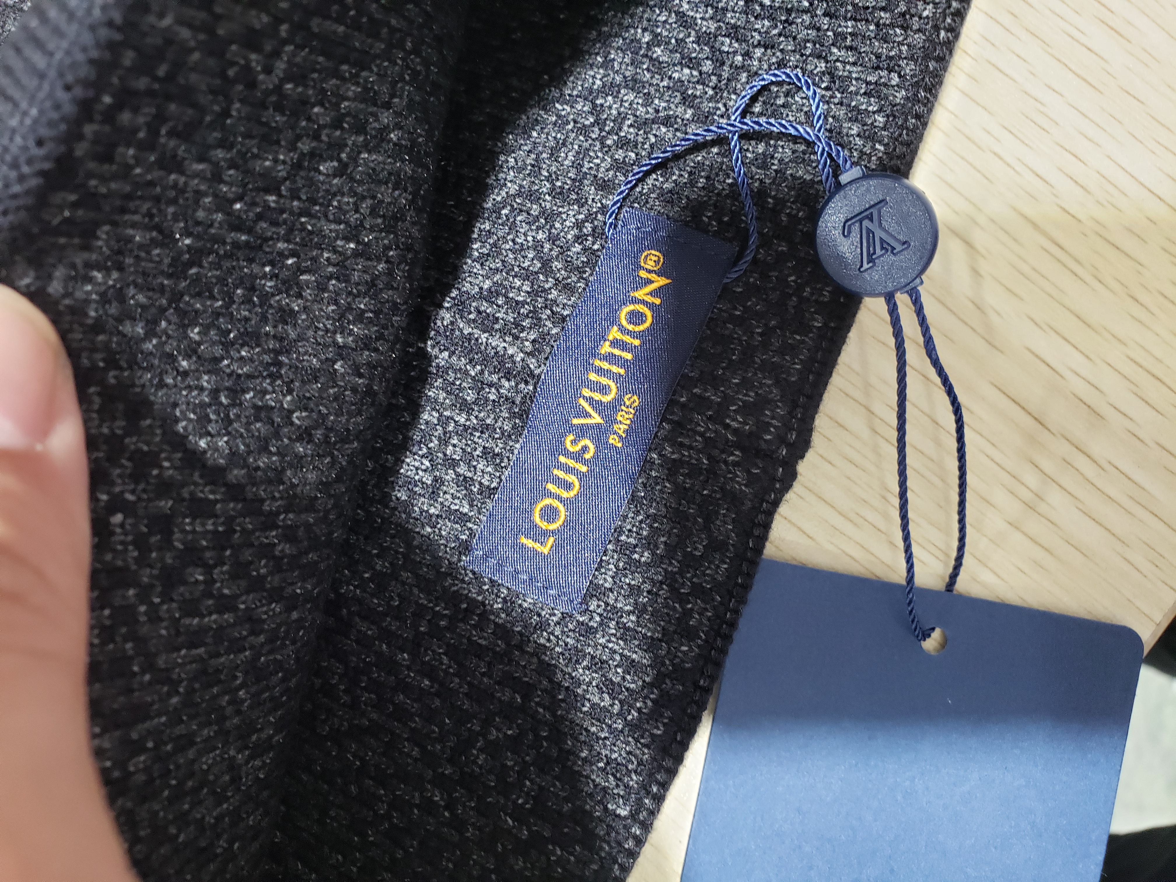 LOUIS VUITTON My Monogram Eclipse Hat review Win Chay 02