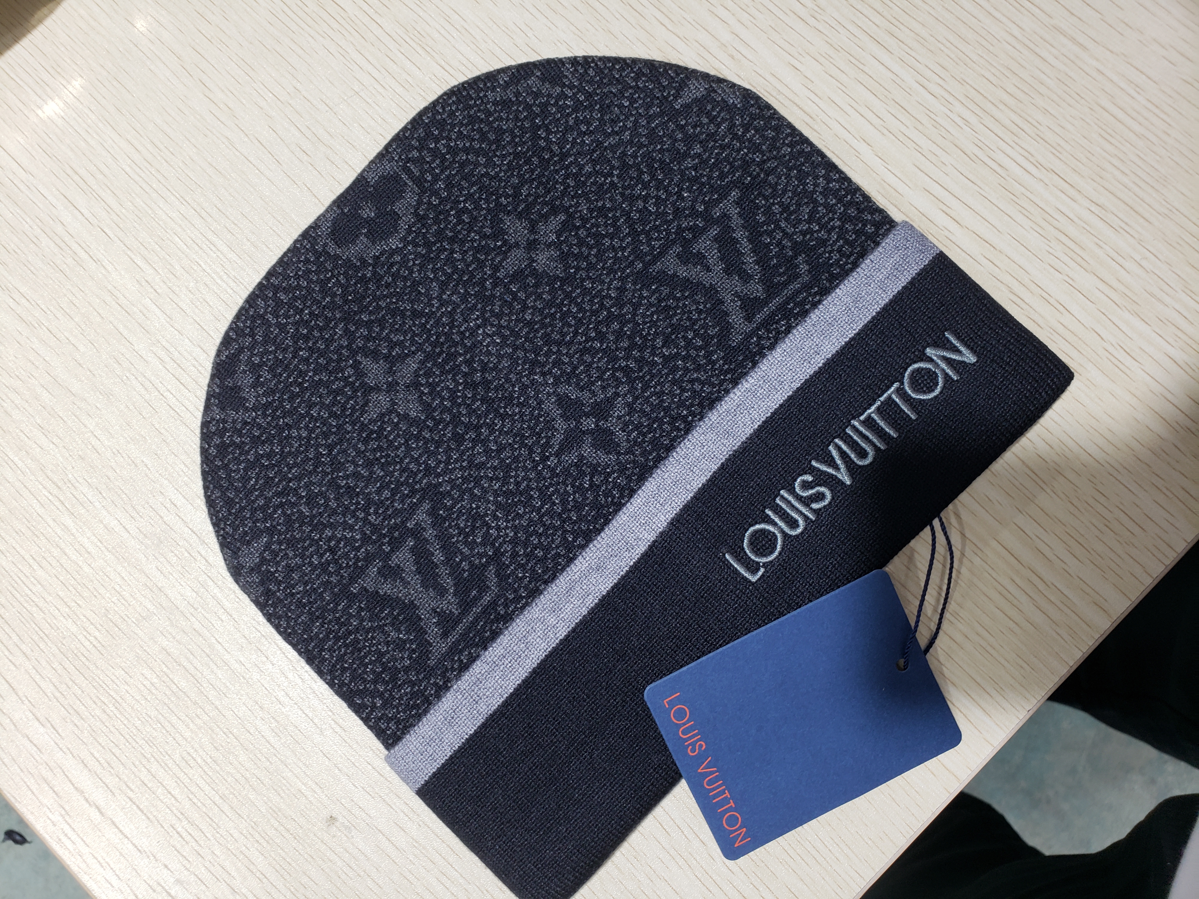LOUIS VUITTON My Monogram Eclipse Hat review Win Chay 00