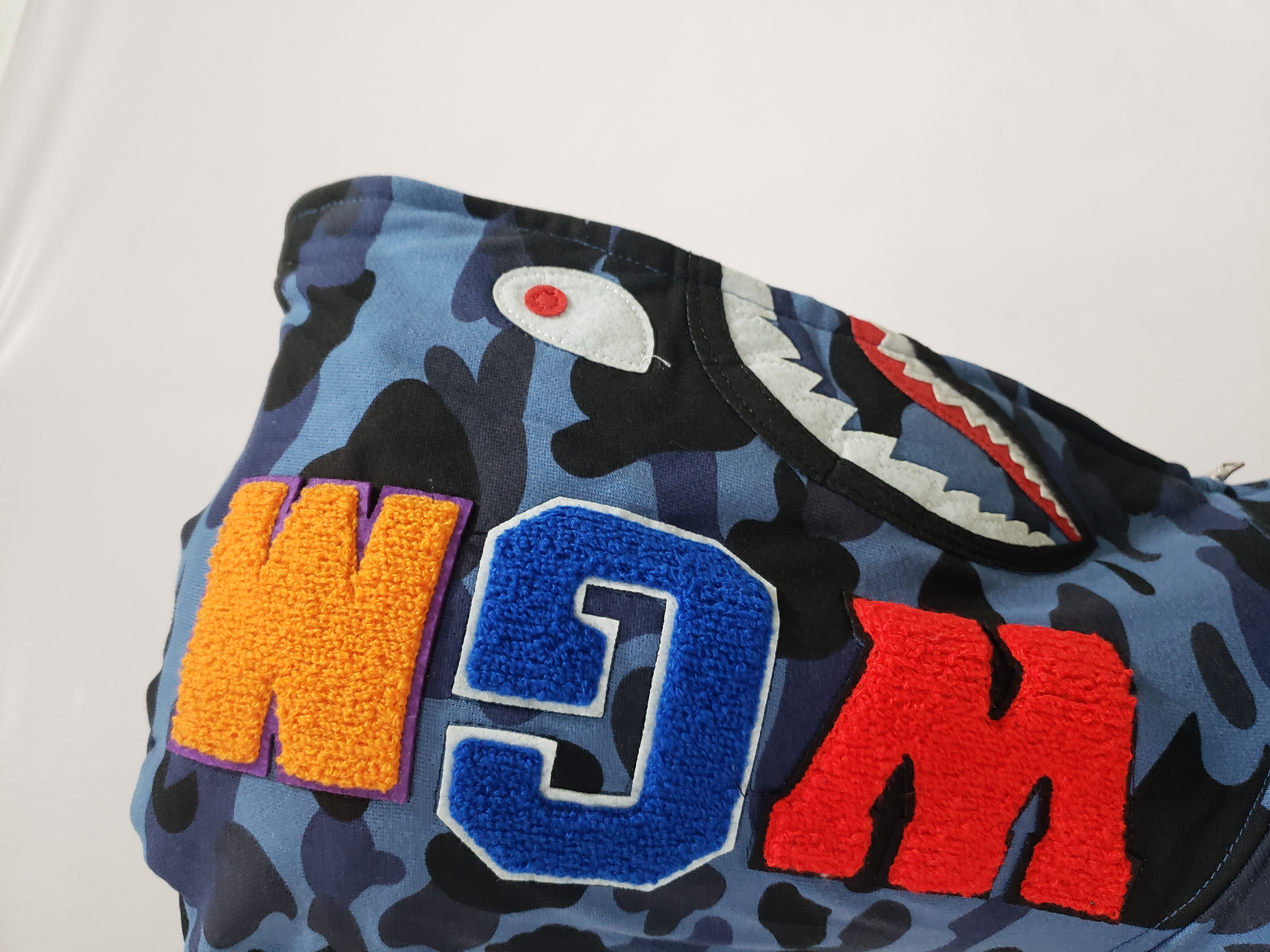 BAPE COLOR CAMO SHARK ZIP HOODIE NAVY 4580793329572 review Jorge Mora 01