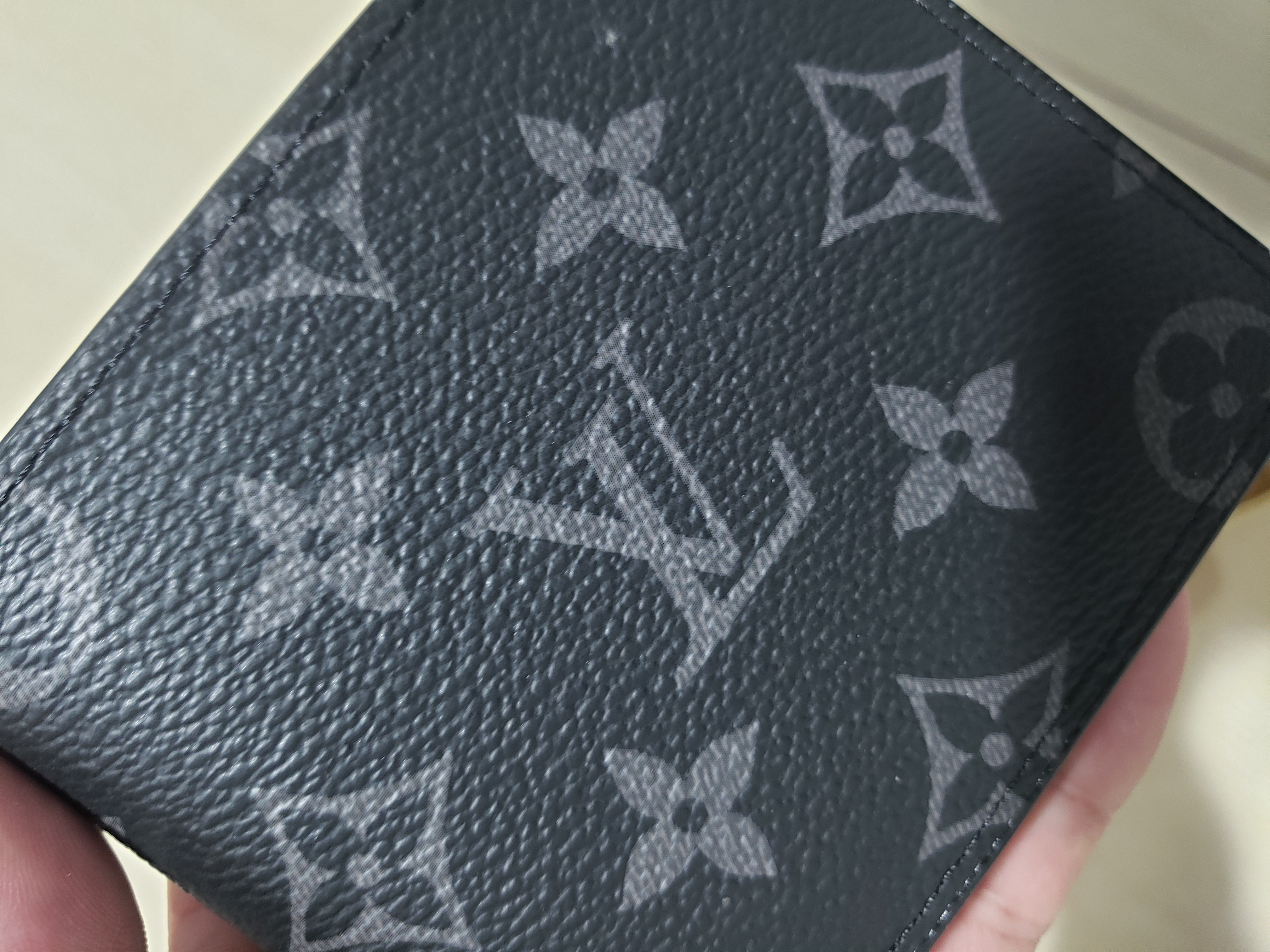 LOUIS VUITTON Wallet Multiple Monogram Eclipse review Kail matuszak-drake 01