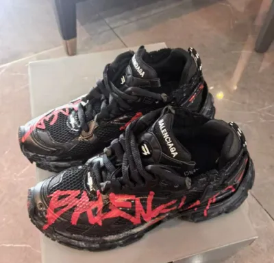 PK God Batch Balenciaga Runner Black And Red Characters 677402 W3RB1 0102 review Zion Sabourin
