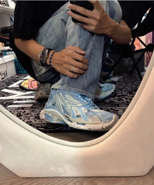 PK God Batch Balenciaga Runner White Light Blue 677402 W3RB2 9744 review 