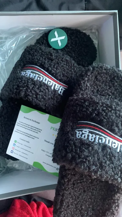 Balenciaga Furry Slides Black review Variance