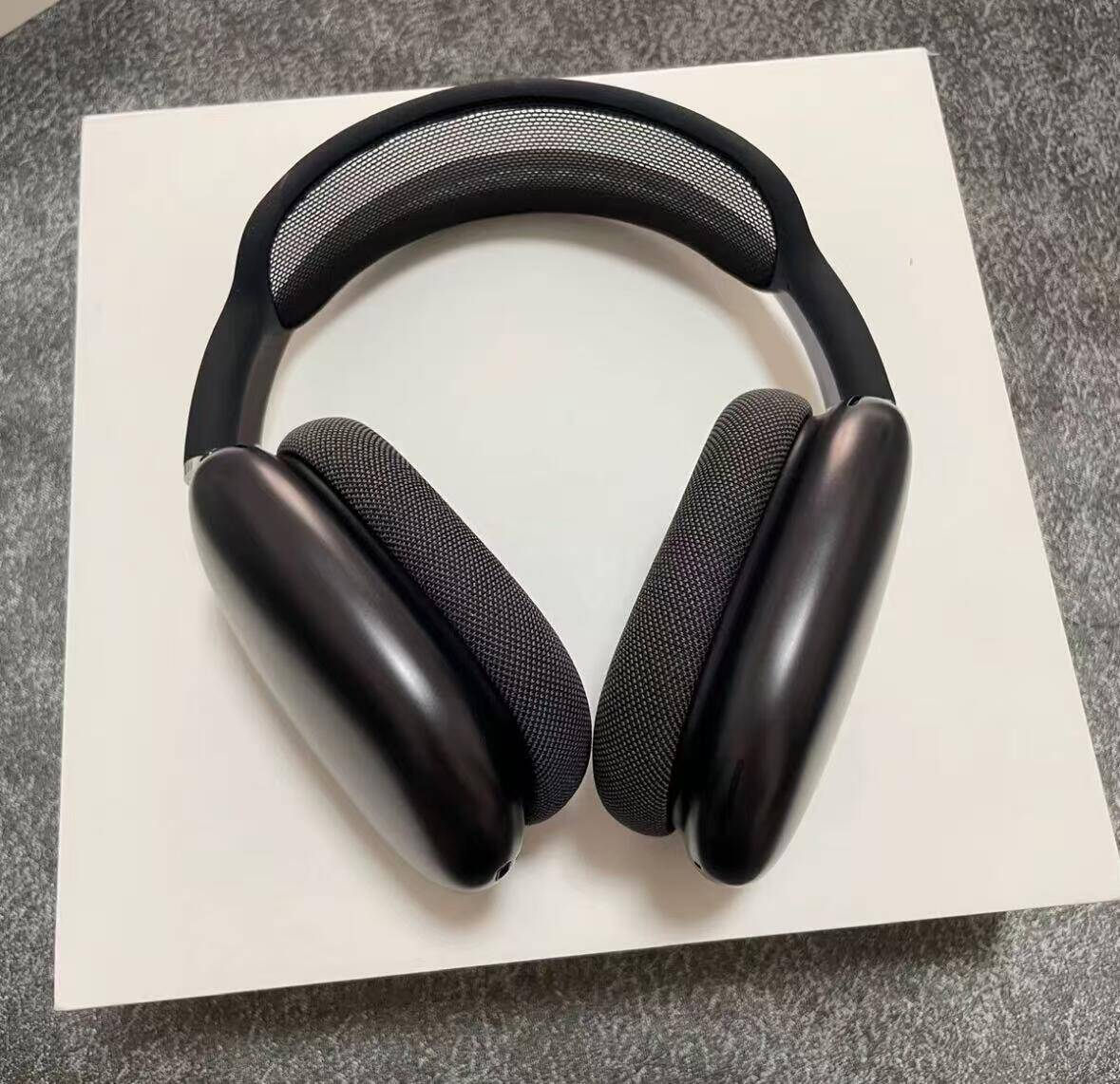 AirPods Max Grey review D*** 01