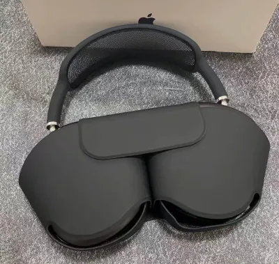 AirPods Max Grey review D*** 02