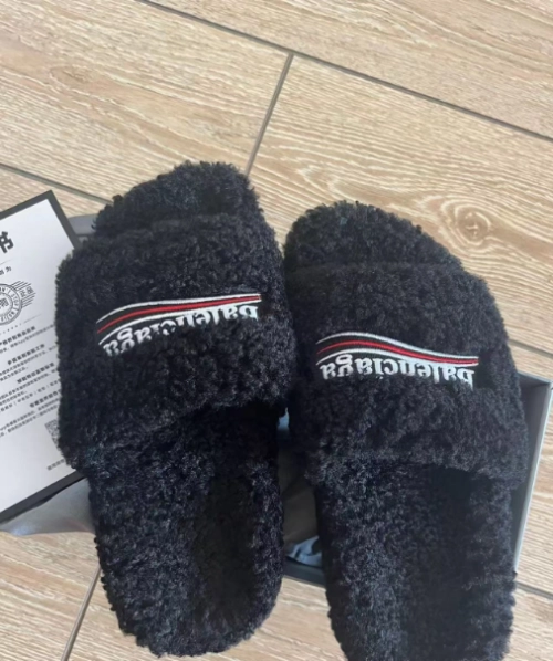 Balenciaga Furry Slides Black review 