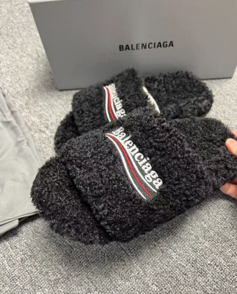 Balenciaga Furry Slides Black review 0