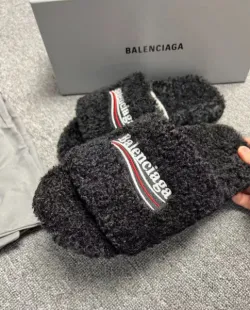 Balenciaga Furry Slides Black review Emanuel Paz