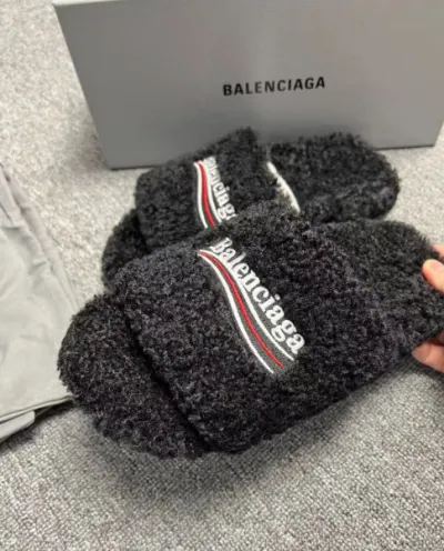 Balenciaga Furry Slides Black review Emanuel Paz