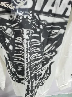 Hellstar Airbrushed Bones Longsleeve White review Roberta Ramírez 05