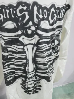 Hellstar Airbrushed Bones Longsleeve White review Roberta Ramírez 03