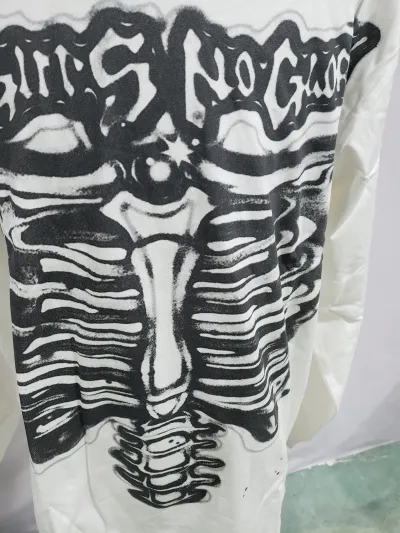 Hellstar Airbrushed Bones Longsleeve White review Roberta Ramírez 02