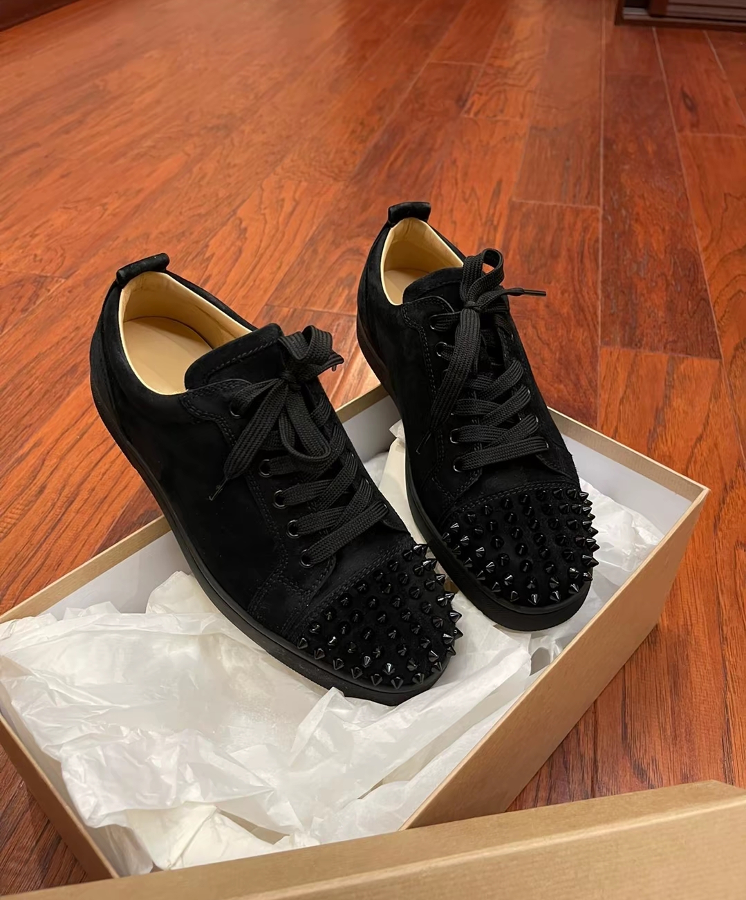 Christian Louboutin Louis Junior Spikes Men's Flat review H*** 01