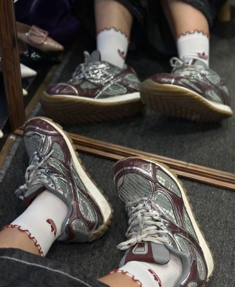 PK God Batch Bottega Veneta Orbit Sneaker Wine Red review Liesel Torres 01