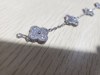 Vintage Alhambra bracelet, 5 motifs Diamond White gold review 3