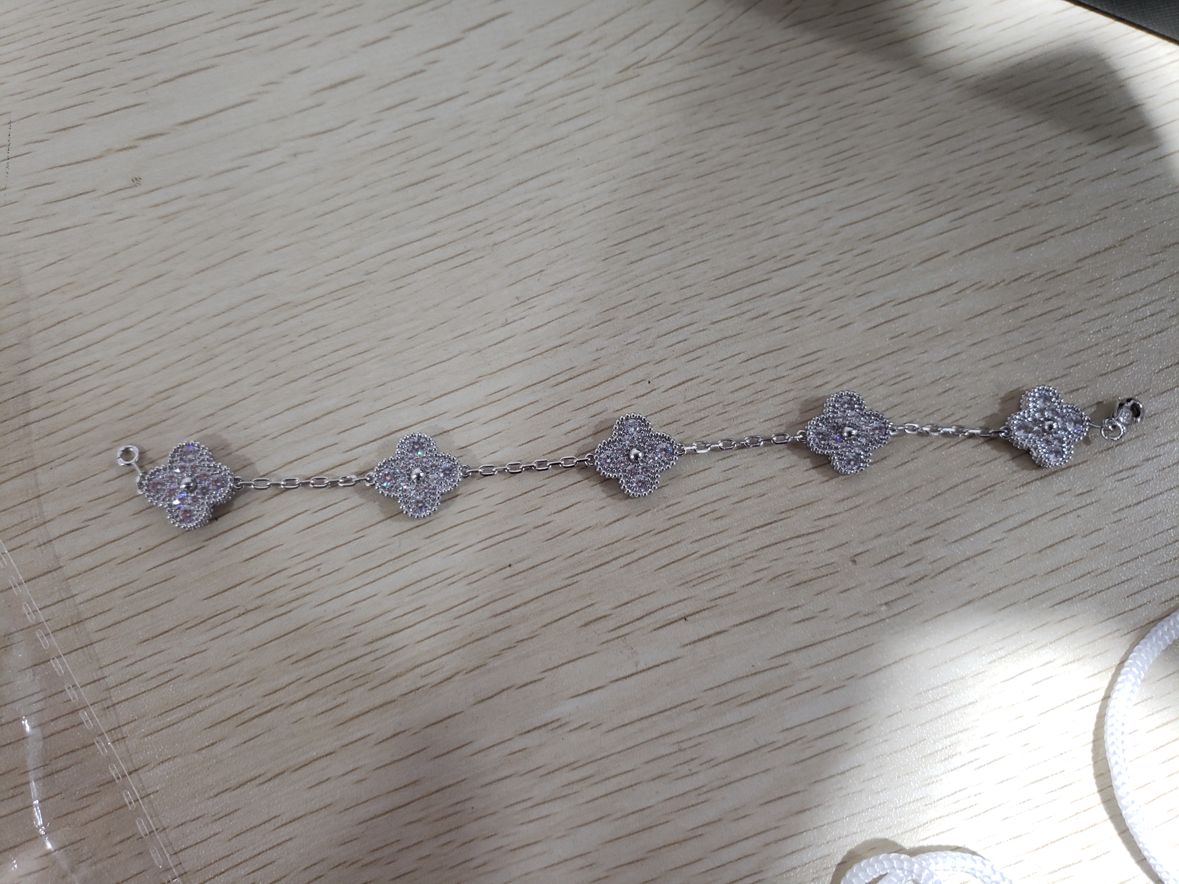 Vintage Alhambra bracelet, 5 motifs Diamond White gold review Cj Jones 01