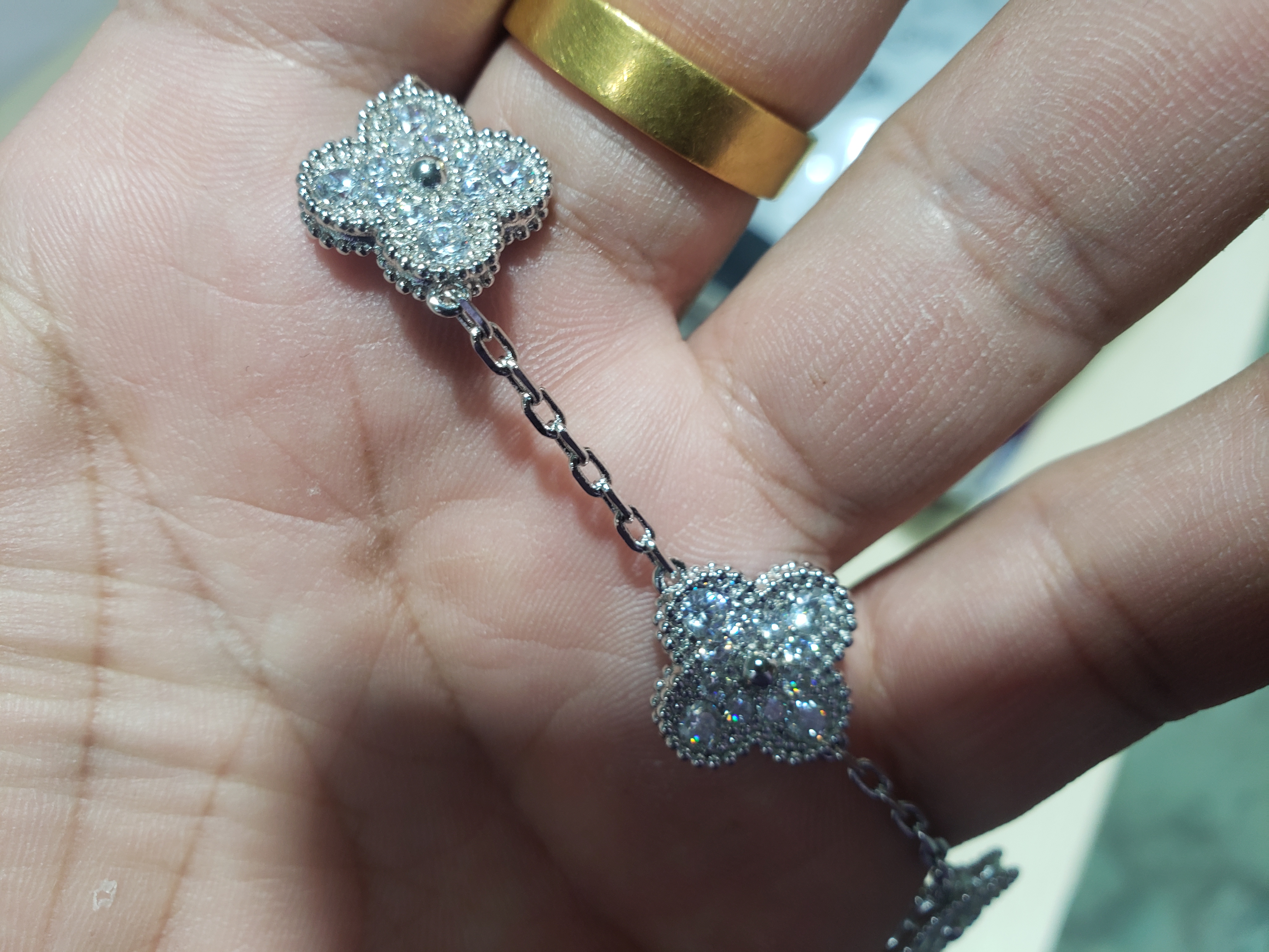 Vintage Alhambra bracelet, 5 motifs Diamond White gold review Cj Jones 05