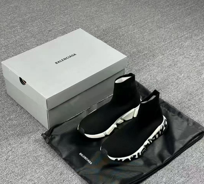 Balenciaga Speed Black-9 review Que Smith 01