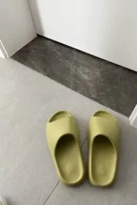 PK God Batch Adidas Yeezy Slide Resin FZ5904 review 0