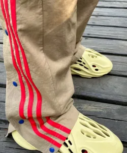 PK God batch adidas Yeezy Foam Runner Sulfur GV6775  review Reinier Gabriel 01