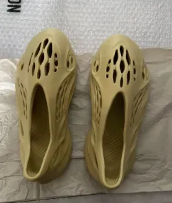 PK God batch adidas Yeezy Foam Runner Sulfur GV6775  review Tjomas Jeffrey 01