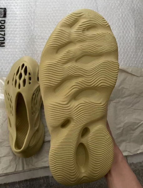 PK God batch adidas Yeezy Foam Runner Sulfur GV6775  review Tjomas Jeffrey 01