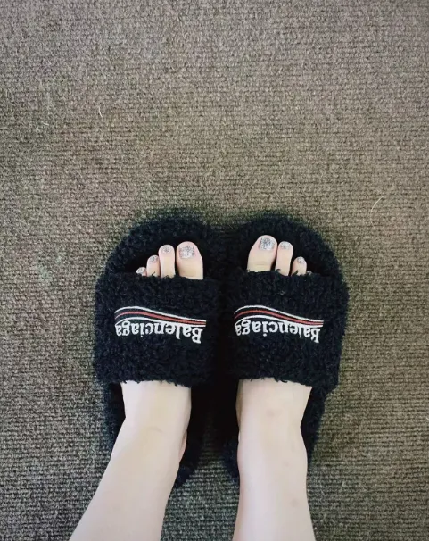 Balenciaga Furry Slides Black review 
