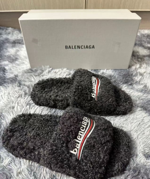 Balenciaga Furry Slides Black review 0