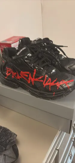 PK God Batch Balenciaga Runner Black And Red Characters 677402 W3RB1 0102 review Graffiti Balenciaga runners 01