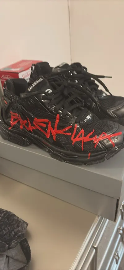 PK God Batch Balenciaga Runner Black And Red Characters 677402 W3RB1 0102 review Graffiti Balenciaga runners 00