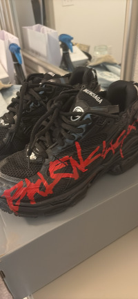 PK God Batch Balenciaga Runner Black And Red Characters 677402 W3RB1 0102 review 2