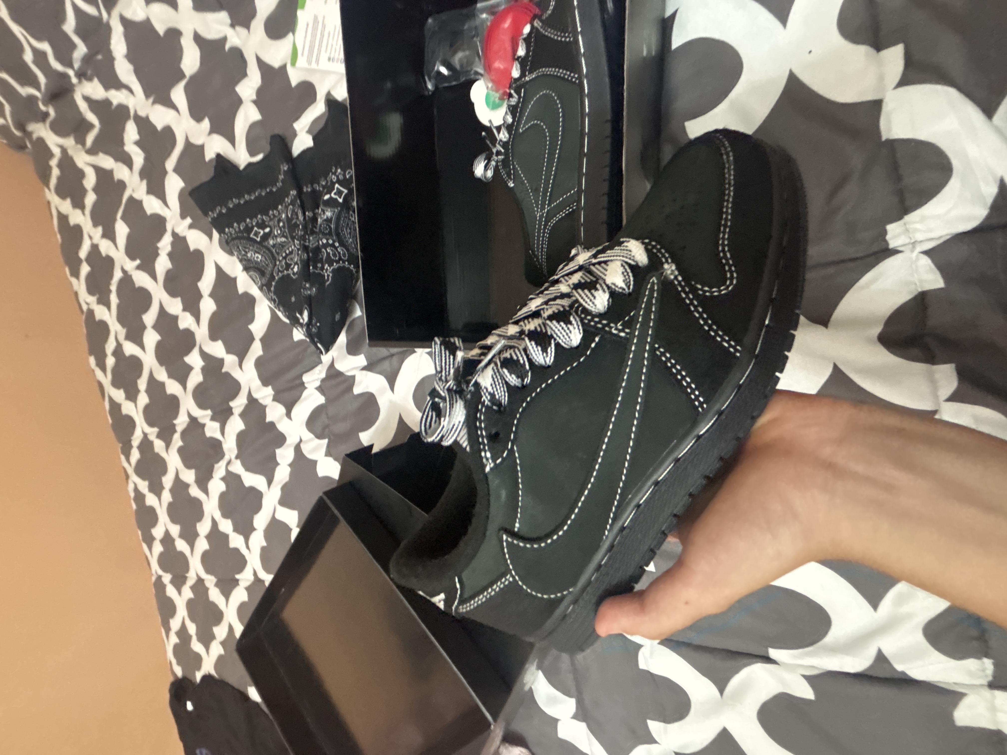 【Flash Sale】Air Jordan 1 Retro Low OG SP Travis Scott Black Phantom DM7866-001 review Bradley Martinez 04