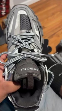 Balenciaga Track Grey White 555032 W1GB7 1214 (LED) review y***