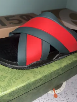 Gucci Rubber Slide 'Green Red' review Deuce 01