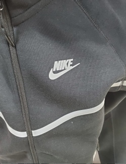 Nike Sportswear Tech Fleece Full Zip Windrunner Hoodie Black/Bemis Silver review Brayan 03