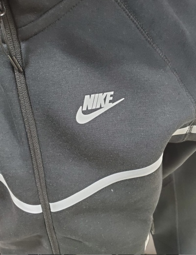 Nike Sportswear Tech Fleece Full Zip Windrunner Hoodie Black/Bemis Silver review Brayan 02