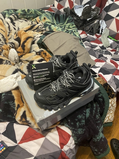 Balenciaga Track Black 555032 W1GB7 1000 (LED) review 