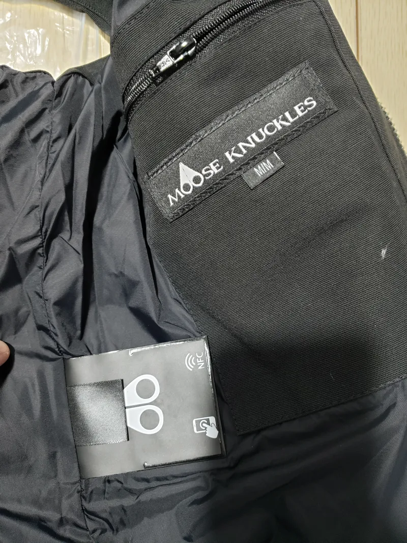 Moose Knuckles Montreal Vest Black review D*** 02