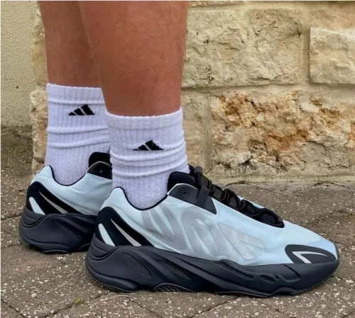 PK God Batch adidas Yeezy Boost 700 MNVN Light Blue GZ0711 review 