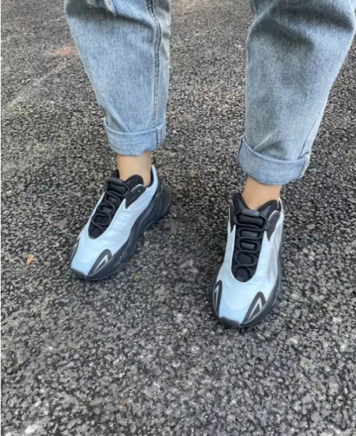 PK God Batch adidas Yeezy Boost 700 MNVN Light Blue GZ0711 review 