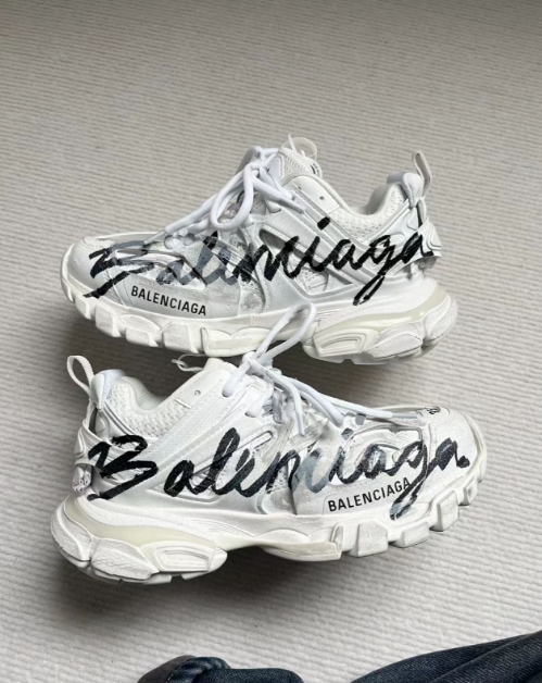 PK God Batch Balenciaga Runner Graffiti White 677402 W3RBQ 9010 review 