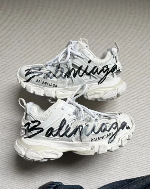 PK God Batch Balenciaga Runner Graffiti White 677402 W3RBQ 9010 review 