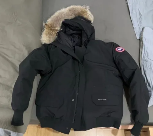  Canada Goose   Short black down jacket review 