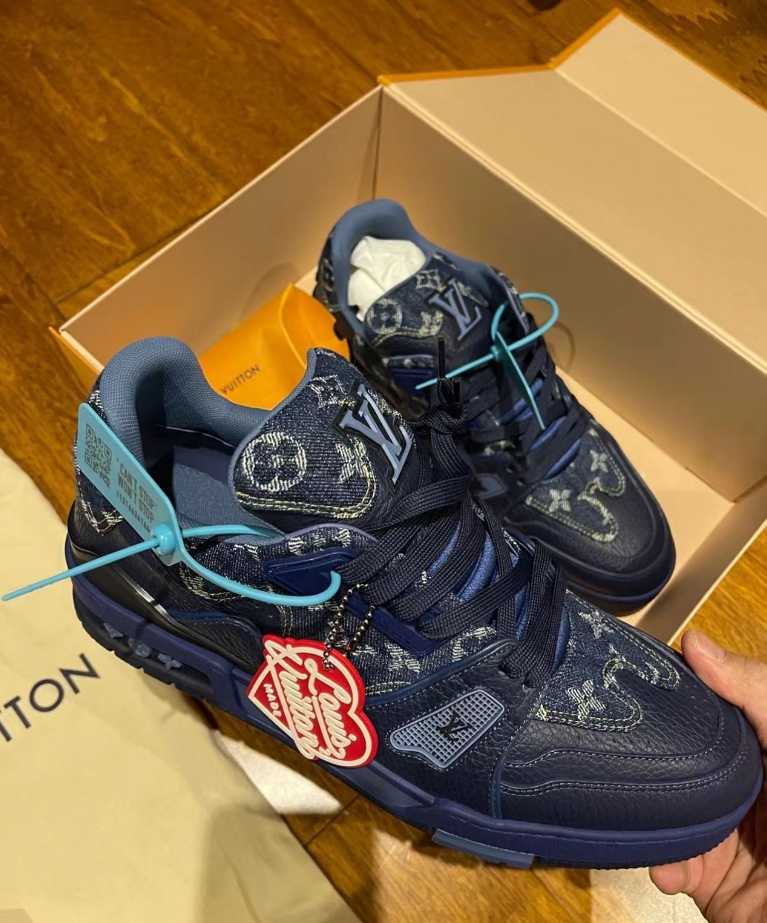 PK God Batch Louis Vuitton Louis Vuitton Trainer Navy Blue review Leighton Thornton 03