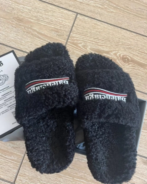Balenciaga Furry Slides Black Label review 