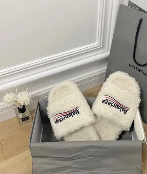 Balenciaga Furry Slides White review 